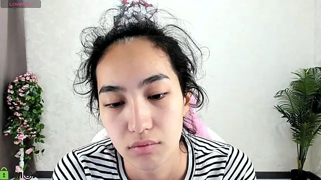 FlirtyAura online show from 11/05/25, 01:49