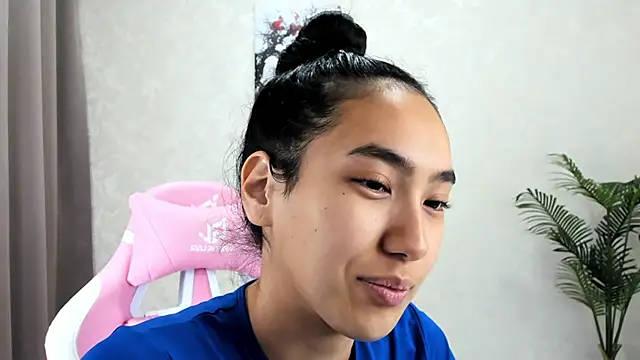 FlirtyAura online show from 11/11/25, 02:55