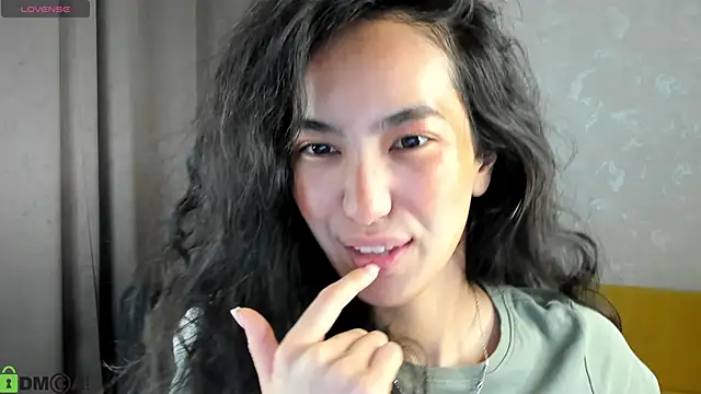 FlirtyAura online show from 12/15/25, 03:44