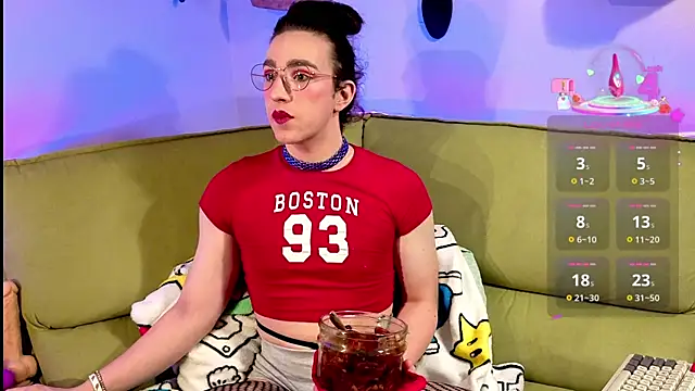 Snapshot of Zesty_Peach chatting on 10/23/25, 01:54 Zesty Peach online show from 10/23/25, 01:54