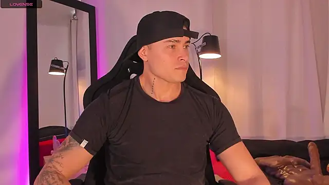 Snapshot of connorsmiith chatting on 06/19/26, 01:48 connorsmiith online show from 06/19/26, 01:48