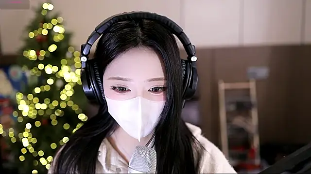 Snapshot of yaya_1888 chatting on 10/25/25, 02:24 yaya 1888 online show from 10/25/25, 02:24