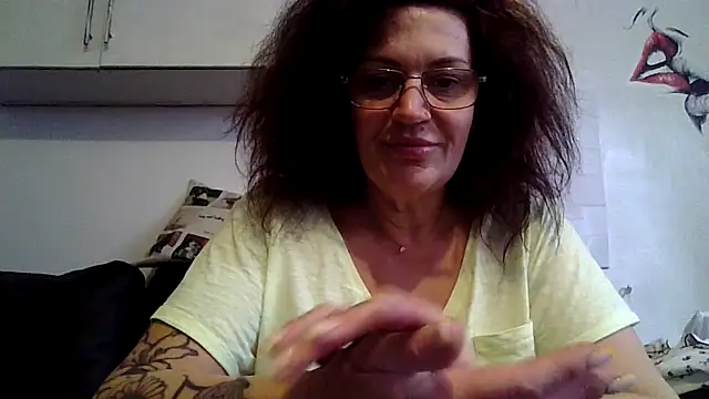 Snapshot of RubyyRosee chatting on 04/19/26, 09:41 RubyyRosee online show from 04/19/26, 09:41