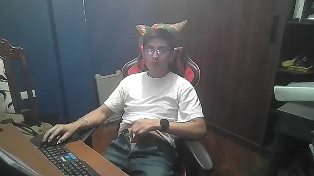 Snapshot of SVGUSSV chatting on 09/16/25, 01:17 SVGUSSV online show from 09/16/25, 01:17