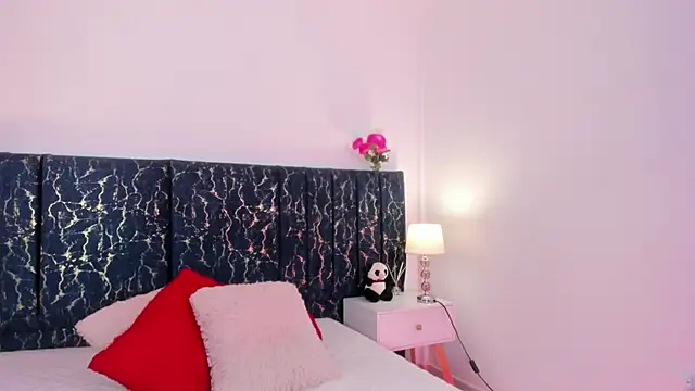 katte landerr online show from 04/14/26, 01:17