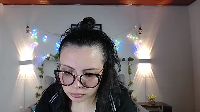 Megan 05  online show from 05/06/26, 06:57