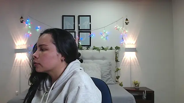 Megan 05  online show from 05/12/26, 07:22