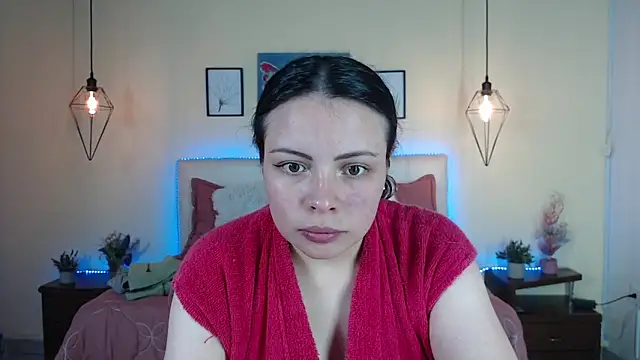 Snapshot of Megan_05_ chatting on 06/15/26, 07:05 Megan 05 online show from 06/15/26, 07:05
