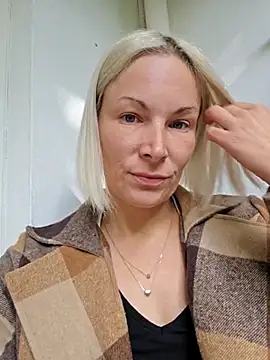 Snapshot of Sunny-Sin chatting on 09/23/25, 11:57 Sunny-Sin online show from 09/23/25, 11:57