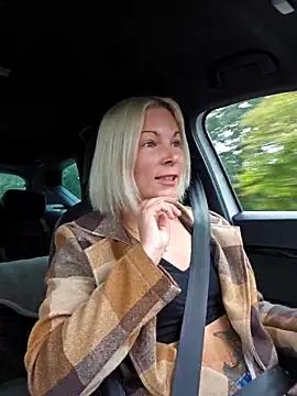 Snapshot of Sunny-Sin chatting on 09/29/25, 08:19 Sunny-Sin online show from 09/29/25, 08:19