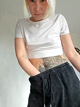 Snapshot of Sunny-Sin chatting on 03/01/26, 10:39 Sunny-Sin online show from 03/01/26, 10:39