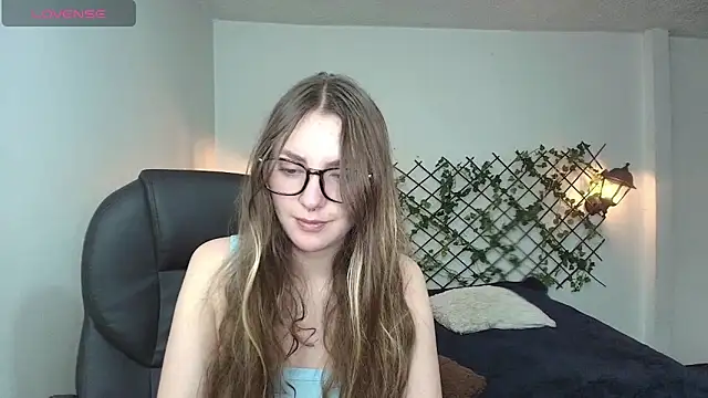 velvet  moon online show from 03/17/26, 12:26