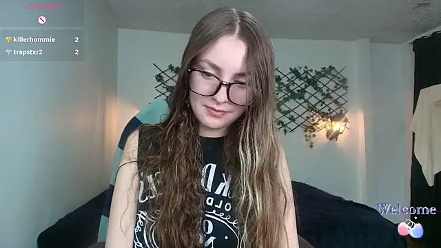 velvet  moon online show from 04/05/26, 12:08