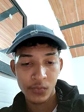 hotrabbit120105 online show from 12/17/25, 03:29