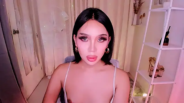 MS LUNA online show from 10/11/25, 12:15