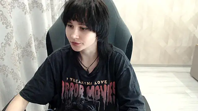 Snapshot of MistyDark chatting on 10/14/25, 09:32 MistyDark online show from 10/14/25, 09:32