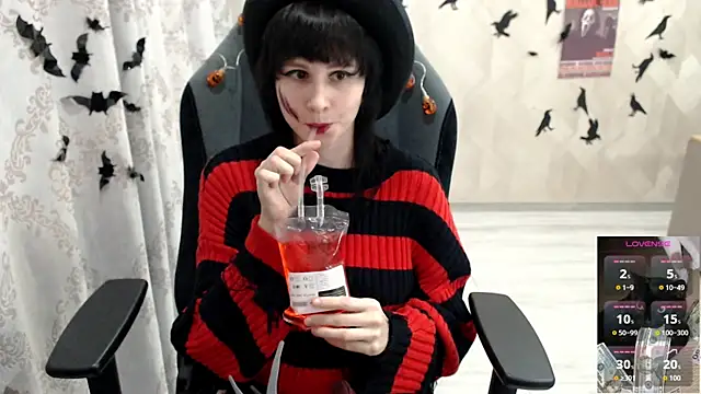 Snapshot of MistyDark chatting on 10/27/25, 10:19 MistyDark online show from 10/27/25, 10:19