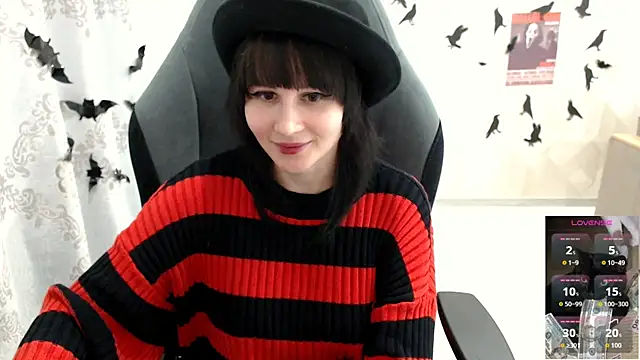 Snapshot of MistyDark chatting on 10/28/25, 10:41 MistyDark online show from 10/28/25, 10:41