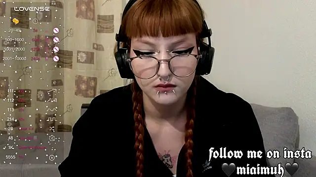 mia  yui online show from 10/24/25, 08:16