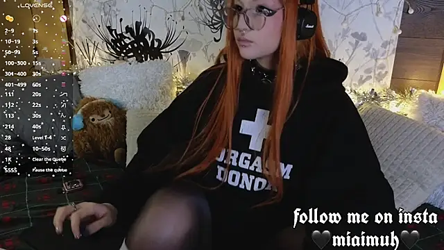 mia  yui online show from 12/15/25, 12:26