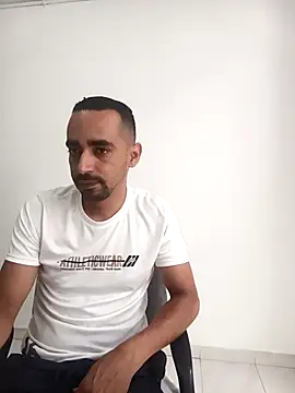 stivenlujan69 online show from 04/11/26, 06:56