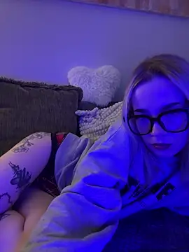 Snapshot of marnemzavar444 chatting on 11/30/25, 08:02 marnemzavar444 online show from 11/30/25, 08:02