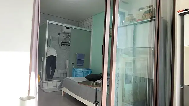 Snapshot of cily chatting on 11/27/25, 06:04 cily online show from 11/27/25, 06:04