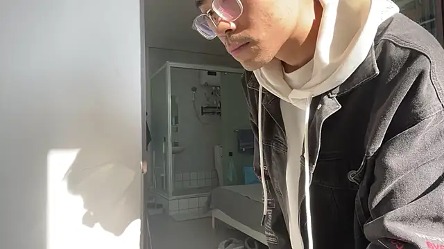 Snapshot of cily chatting on 12/05/25, 04:54 cily online show from 12/05/25, 04:54