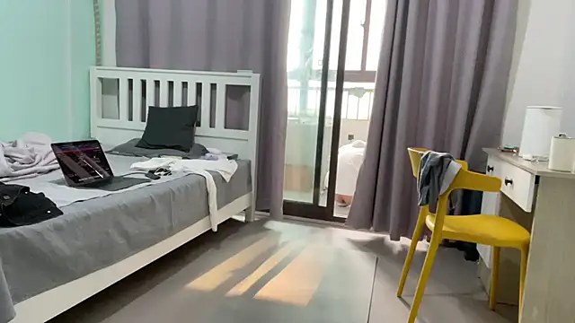 Snapshot of cily chatting on 12/17/25, 03:45 cily online show from 12/17/25, 03:45