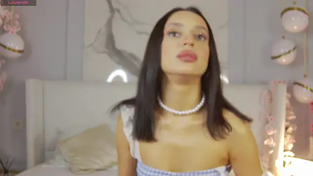 AdoraCortes online show from 10/18/25, 05:10