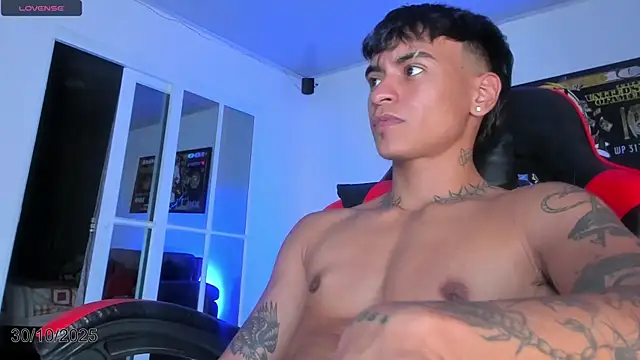 Snapshot of Ftm_xxxperiencie chatting on 10/31/25, 12:44 Ftm xxxperiencie online show from 10/31/25, 12:44