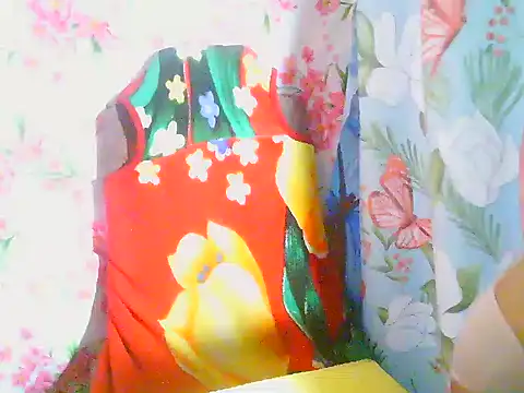 Katie Winslet online show from 12/21/25, 11:01