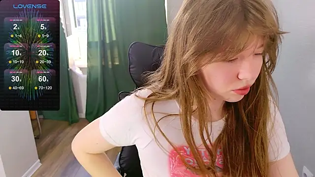 Snapshot of Moon__Bunny chatting on 06/19/26, 03:27 Moon Bunny online show from 06/19/26, 03:27
