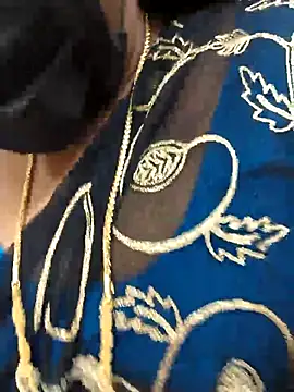 Snapshot of Tamil_Mithra chatting on 11/14/25, 04:06 Tamil Mithra online show from 11/14/25, 04:06