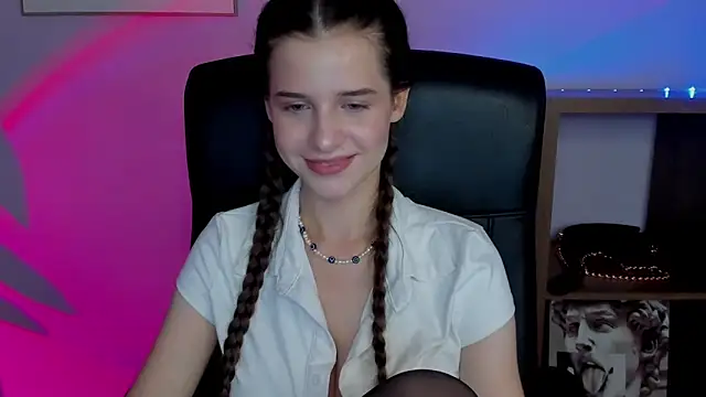 LuxMaya online show from 09/17/25, 05:42