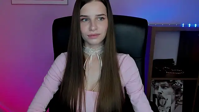 LuxMaya online show from 12/17/25, 07:58