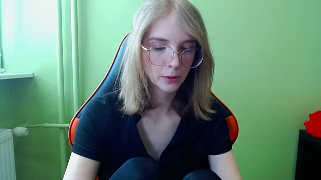 juicyPenny online show from 03/24/26, 07:35