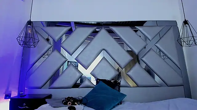 Lorenn Hill online show from 01/17/26, 01:27