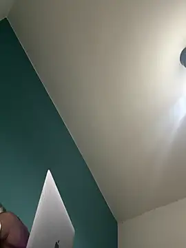 radeczek001 online show from 12/17/25, 12:49