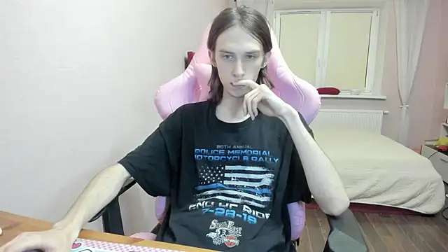 Snapshot of eleganc3 chatting on 09/23/25, 06:55 eleganc3 online show from 09/23/25, 06:55