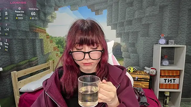 ClaraParks online show from 11/07/25, 06:41