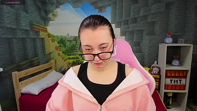 ClaraParks online show from 12/03/25, 08:18