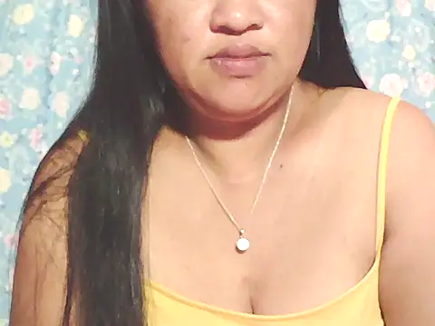 hotolivia34 online show from 12/21/25, 02:24