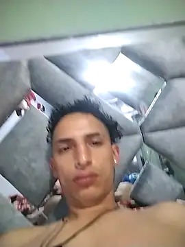 Snapshot of Dani22cmhot chatting on 10/27/25, 11:03 Dani22cmhot online show from 10/27/25, 11:03