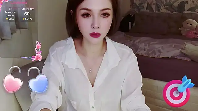 Snapshot of maya057000 chatting on 11/06/25, 03:57 maya057000 online show from 11/06/25, 03:57