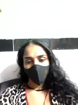 Snapshot of Zoya_G chatting on 12/18/25, 11:05 Zoya G online show from 12/18/25, 11:05