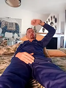 Snapshot of fabius720 chatting on 11/01/25, 07:43 fabius720 online show from 11/01/25, 07:43