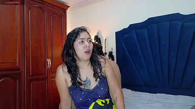 Snapshot of RoxyandAron2 chatting on 05/19/26, 12:11 RoxyandAron2 online show from 05/19/26, 12:11