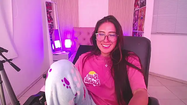 Snapshot of Bonnali_lune chatting on 10/12/25, 10:14 Bonnali lune online show from 10/12/25, 10:14