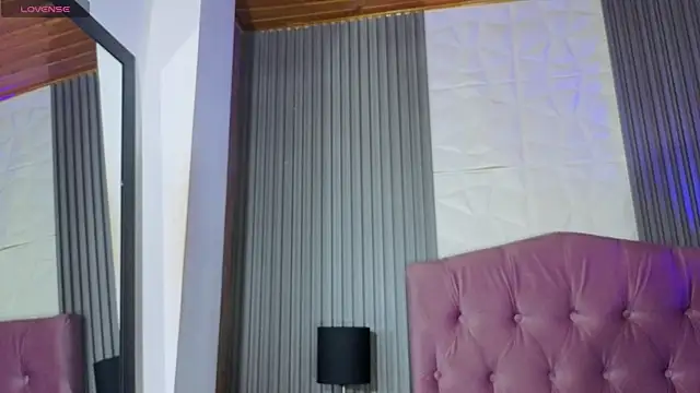 Bonnali lune online show from 04/12/26, 04:17